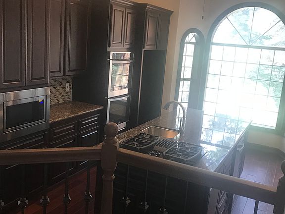 5th image of 284 Fairway Dr