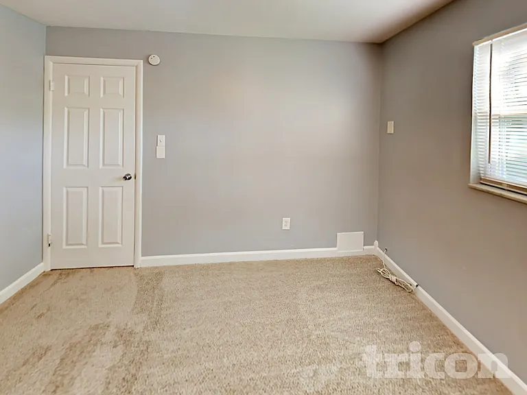 1117 N Saturn Ave — Photo 10