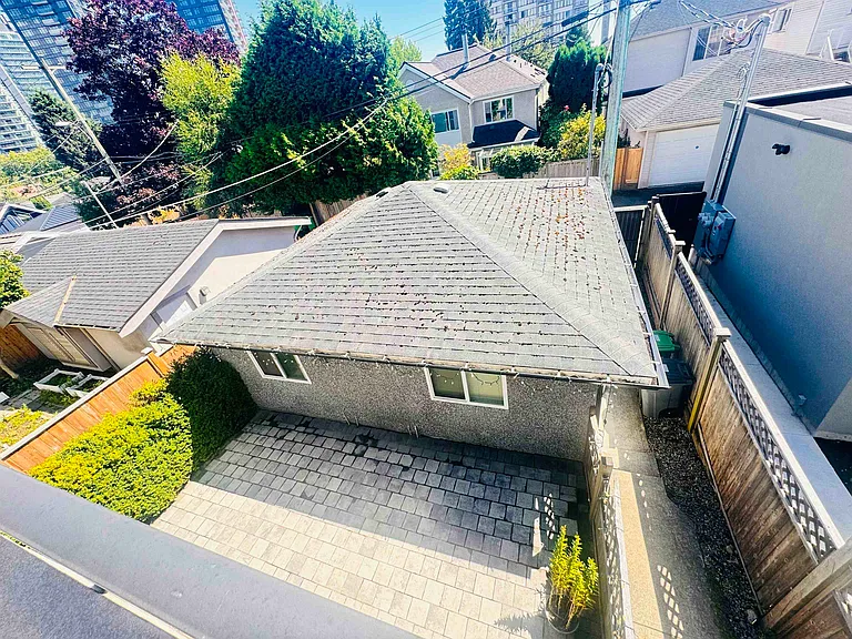 722 W 68th Ave — Photo 18