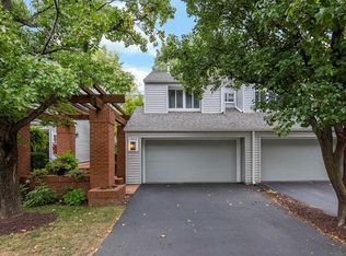 1882 Ridgeview Circle Dr, Ballwin, MO 63021