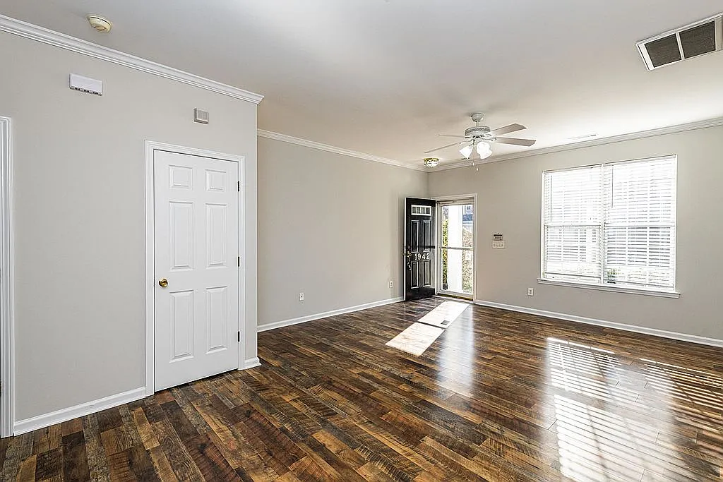 2 bed, 2.5 bath, 1146 sqft, $1,800 — Photo 2