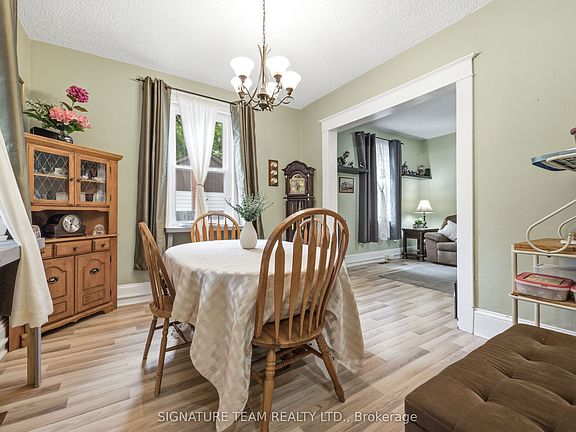 5th image of 652 Moffat St