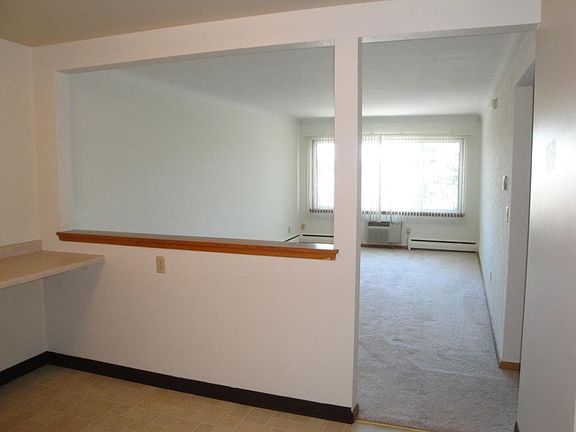 4th image of 2054 Brewster St