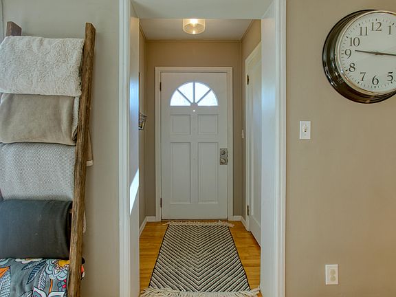 2nd image of 2547 Almont Ave SE