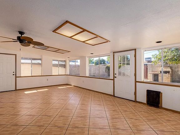 4th image of 3336 W Glenrosa Ave