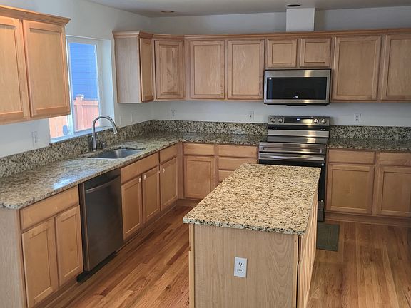 4th image of 10824 NE 144th Ct