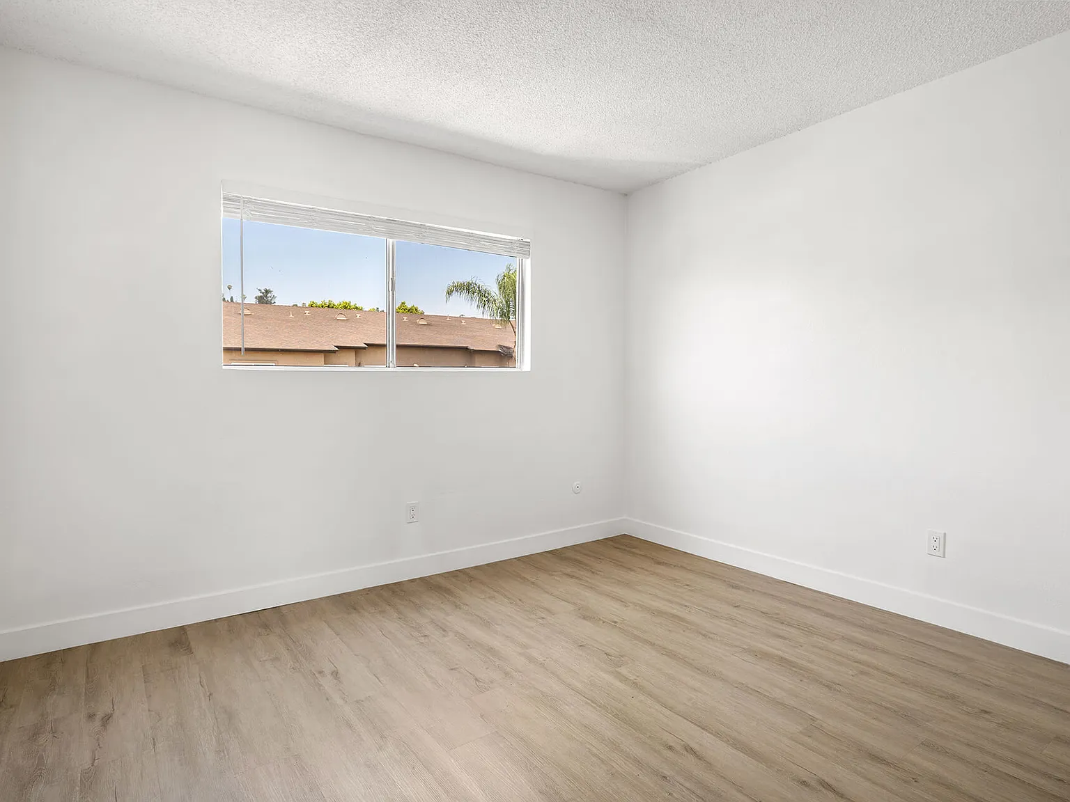 Valle at 9061 Kenwood — Photo 3