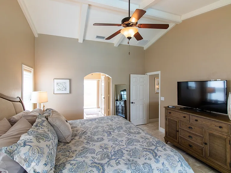5605 SW 11th Ave — Photo 14