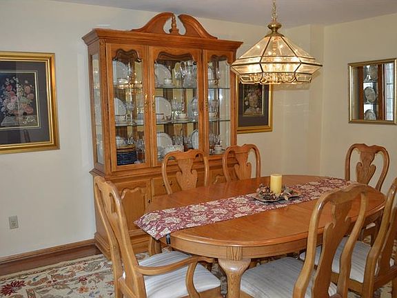 4th image of 1283 Heather Heights Dr