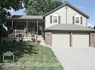 416 NE Station Dr, Lees Summit, MO 64086