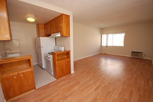 1st image of 910 N Orange Grove Ave APT 13