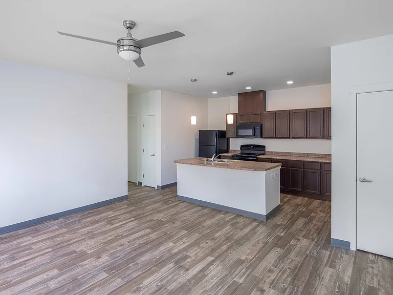 550 Paseo — Photo 12