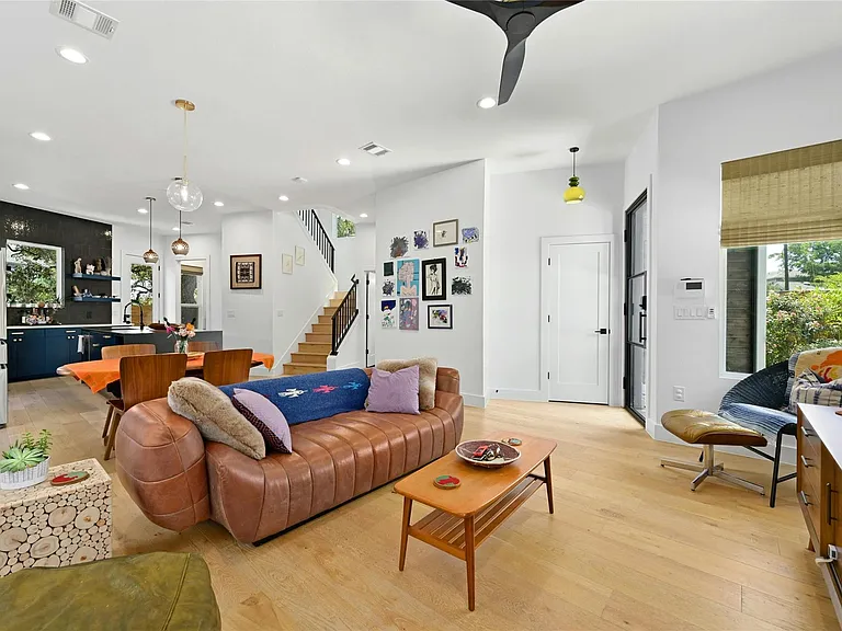 1187 Oak Grove Ave — Photo 6