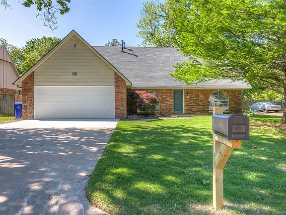 3rd image of 8042 S Peach Cres W