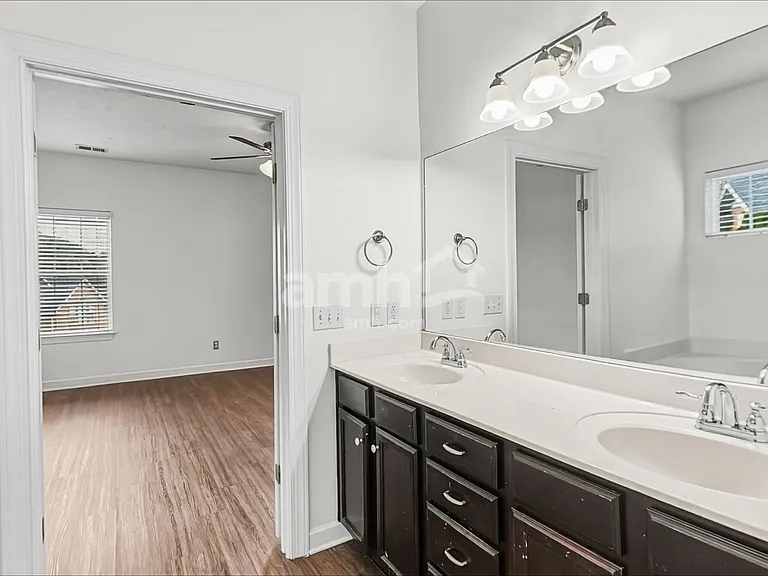 1413 Napa Point W — Photo 12