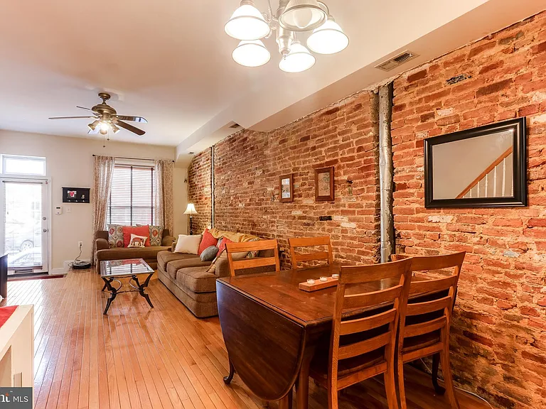 814 S Clinton St — Photo 17