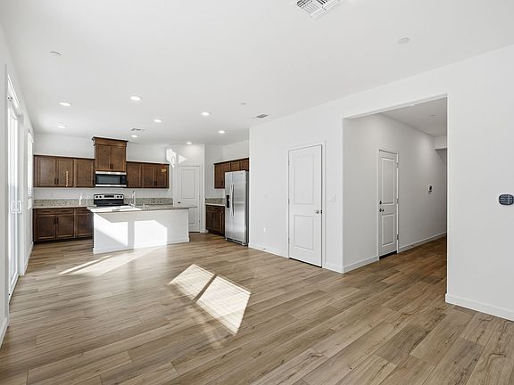 4th image of 5224 El Paraiso Ave