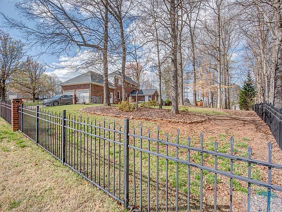 5th image of 2848 Colony Woods Dr