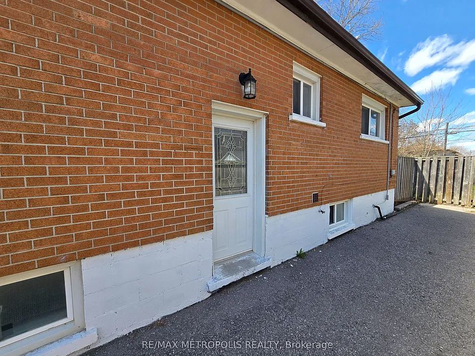 238 Toronto Ave #BASEMENT
