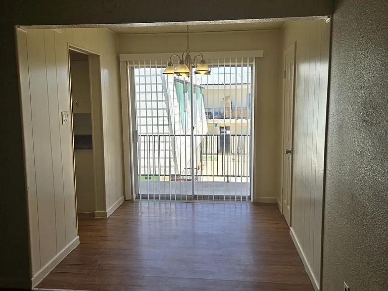 Alamo Apartments — Photo 18