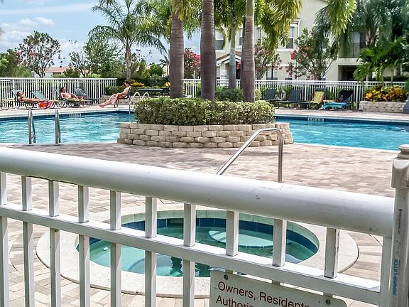 5th image of 166 SW Peacock Blvd APT 34-203