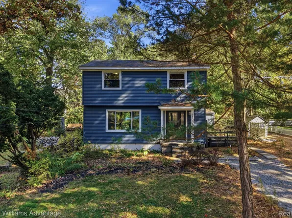 4100 Long Leaf, Commerce Township, MI 48382
