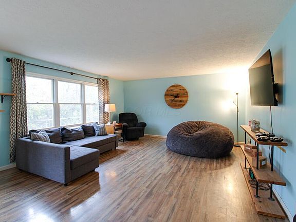 3rd image of 914 Greenlea Dr
