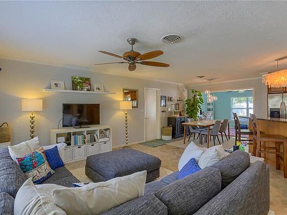4th image of 456 Bayview Dr NE