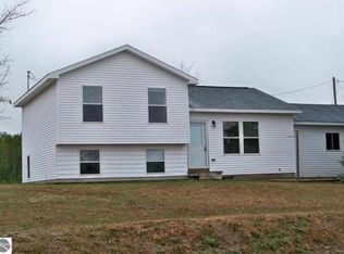 615 Gitchegumee Dr, Buckley, MI 49620