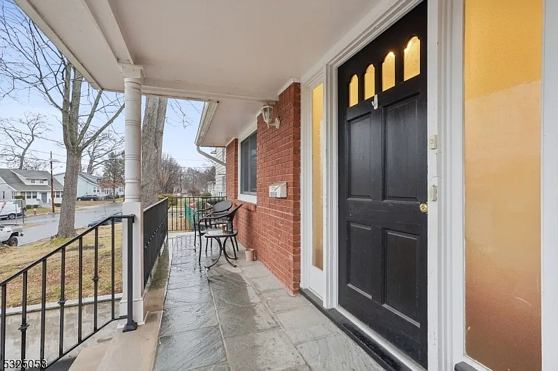 3 bed, 1100 sqft, $2,800 — Photo 2