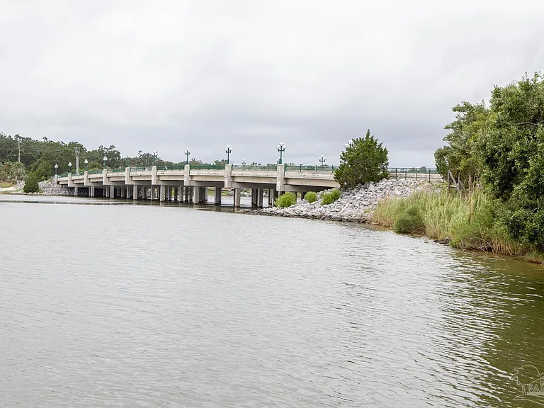300 Bayou Blvd #106 — Photo 31
