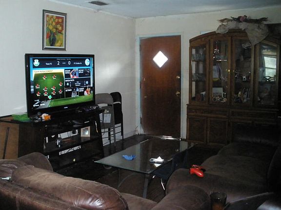 3rd image of 1018 Clare Dr