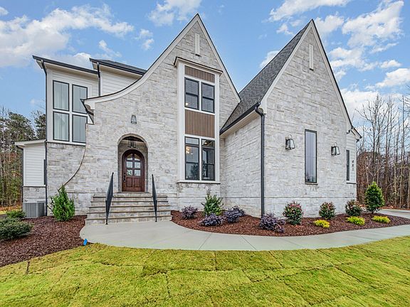 2nd image of 441 Lila Dr