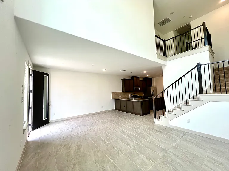 1755 Montgomery Dr — Photo 6