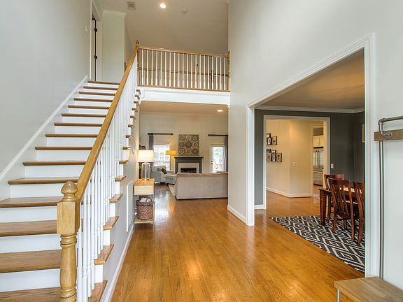 2nd image of 104 Tiffany Ct
