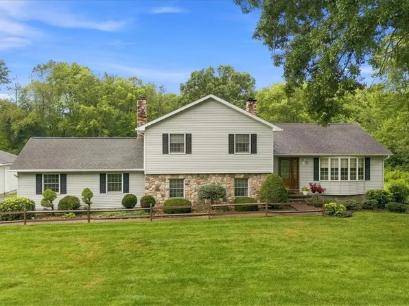 241 Catalina Dr, New Castle, PA 16105