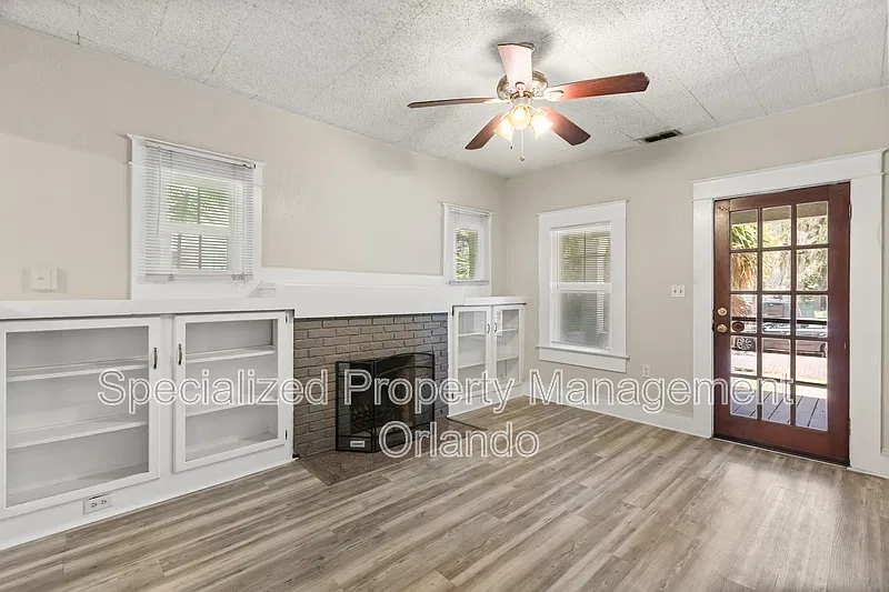 2 bed, 1.0 bath, 927 sqft, $1,999 — Photo 4