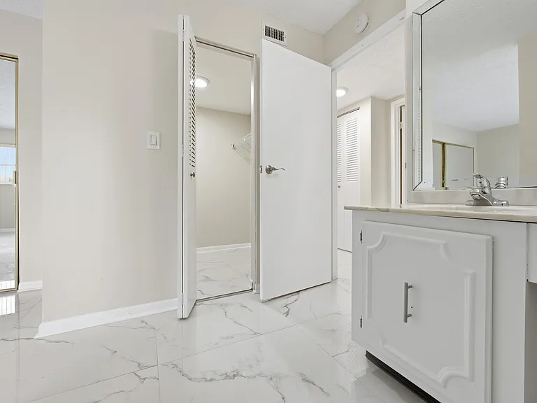 3000 Riverside Dr #201-1 — Photo 18