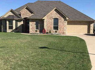 100 London Dr, Elgin, OK 73538