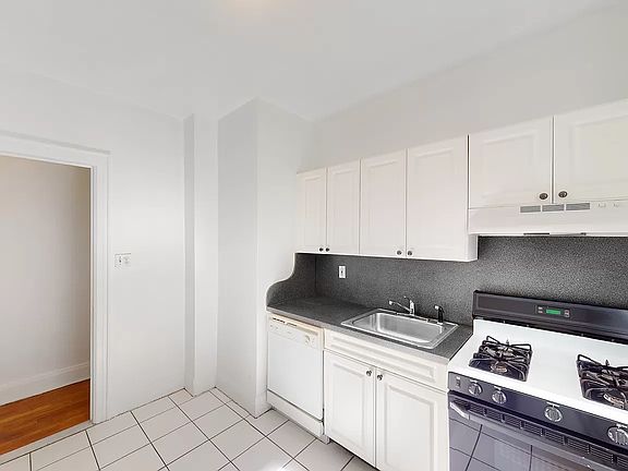 2nd image of 4514 43rd St APT 2F
