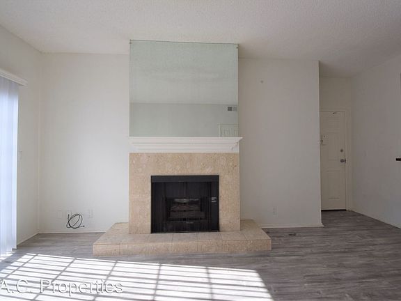 5th image of 11594 Moorpark St #6940756