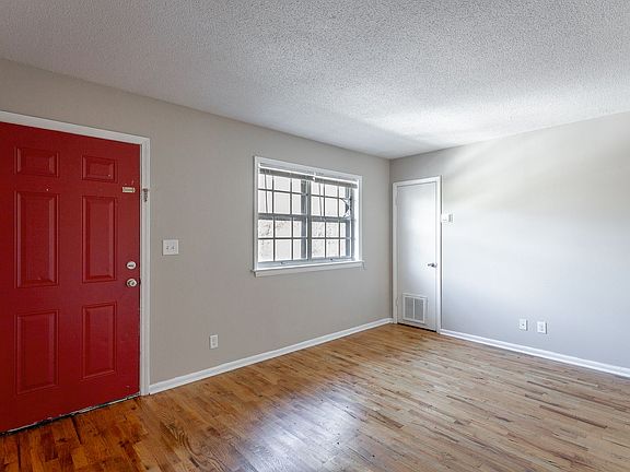 5th image of 2414 Lyndon Ave APT 8