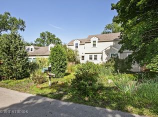 127 Edgewood Ave, Crystal lake, IL 60014