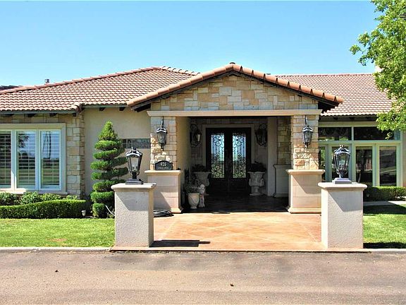 2nd image of 926 Curran Dr
