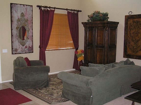 4th image of 964 Othello Ln