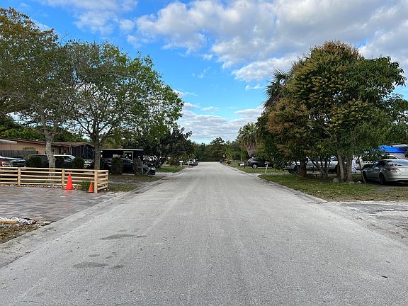 4th image of 714 5th Pl SW