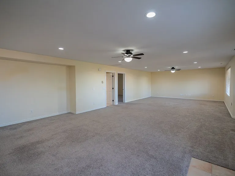 2541 W Spilsbury Ct — Photo 40