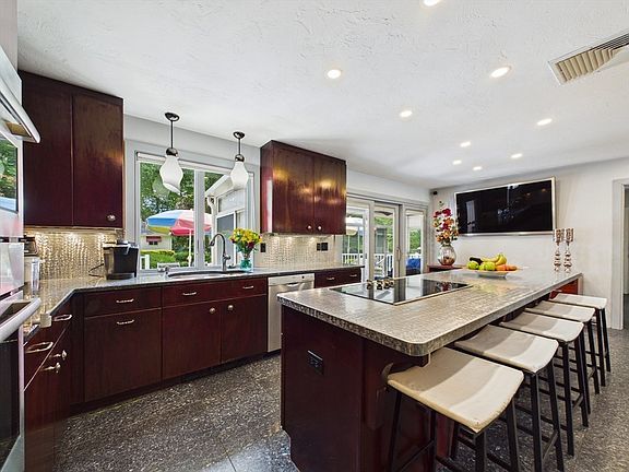 3rd image of 20 Copperfield Ave