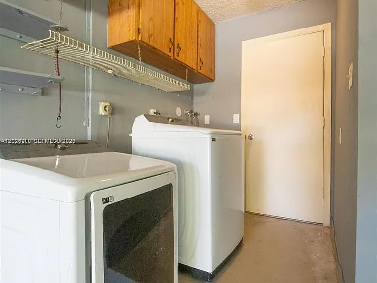 9039 NW 21st Ct — Photo 34