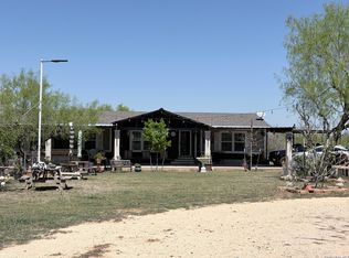 152 County Road 2667, Devine, TX 78016